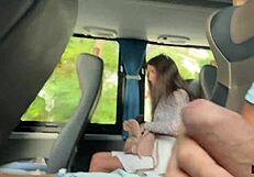 Publiek lul flitsen wordt riskante handjob op drukke bus tot climax