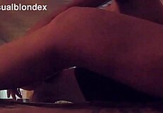 내 운동하는 아내가 사우나에서 숨겨져 낯선 사람 유혹하다