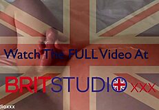 Oye amigo, mira a esta británica de 18 años pajear a un viejo del vecino!