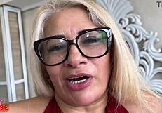 Ho visto questa sposata sgattaiolare con due tipi per azione selvaggia