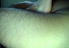 Tämä latinalainen lutka nuolee persettä ja femdom panee bbnsä amazon-asennossa, hän panee takaperin lähetyssaarnaajassa