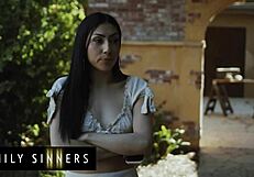 Заварената сестра удавя мъките си върху огромния кур на заварения брат!