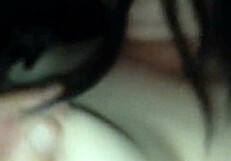 Osmnáctiletá Evropanka se oddává smyslnému sexu s odvážnou intenzitou