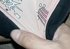 Posestrima deli usku pičku u POV-u.