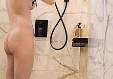 よ、黒髪の可愛い日本娘が入浴中、超熱い！ 🛁