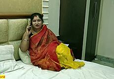 Středně starý manžel čelí problémům s ptákem, když horká desi žena hledá erotický sex. Bangladéšský amatérský pár zkouší trojku.