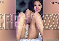 Glej Nanie, kako se sleče iz tang, da pokaže telo