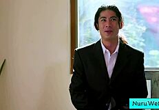 性感金发按摩师教客户Nuru按摩