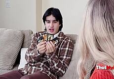 Kenapa Anna Kolba diblackmail masuk 5some kotor sama Elias Cash dan paman tiri? Milf Rusia selingkuh ini ngasih blowjob dan seks POV buat duit.