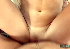 Nella Jones se nechává tvrdě šukat svým daddym v domácím