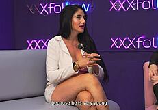 Milf Colombia Estella Osorio kongkek budak malu dalam sesi podcast dengan Dani Ortiz