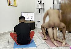 요가 트레이너가 바보 남친 앞에서 예쁜 여자랑 섹스하는 NTR