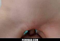 Stepdad suruh gadis muda 18+ ke kamar buat disiplin di doggystyle