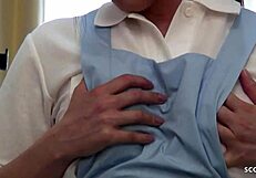 処男の男が小柄な18+ティーン18+メイドを中出しハメに騙す