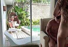 Vrei să mă fute în timp ce menajera curăță? Distracție riscantă cu creampie