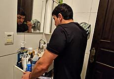 Мачеха притворяется, что не в настроении, и шпионит за горячим дерзким пасынком, пока не добьется своего 😏