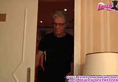 Немецкая любительница устраивает встречу с пользователем в 19 лет