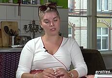 Азуби от Дюселдорф мастурбира страстно пред камерата