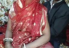 جنس رائع مع بهابي في ساري أحمر، يعصر الصدر وينيك المؤخرة