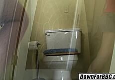 Готова съм за BBC gloryhole с Krissy Lynn и голям черен кур