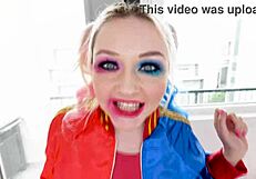 Arielle Aquinas kao seksi Harley Quinn look-a-like