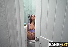 Hej pastorka Kira Perez, zakaj se masturbiraš sama nocoj?