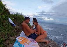 Hai visto come scopo quella bionda bollente in spiaggia?
