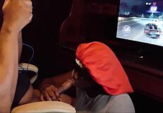 Gioco NFS e prendo un pompino fino a ingoiare tutto?