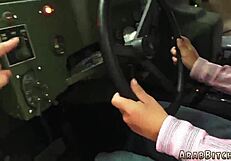 Татуированная 18+ девка мастурбирует на вебке вдали от дома