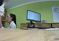 Hotica potrebuje nova glasbila za seksi kasting sejo