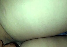 Najboljša prijateljica mama leži na moji postelji za intenzivno tabu pihanje