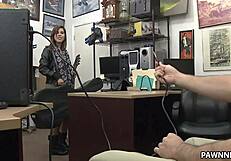 Pawnstar sreča rockstar za seks za denar v XXX zastavljalnici
