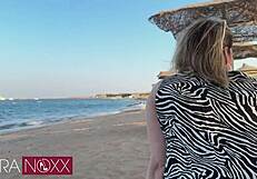 Ik voel me vernederd door strandgodin in POV