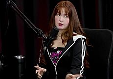 แองเจิลบลูมม์เต้นเปลือยบนนาฬิกาแดงบางเบา!